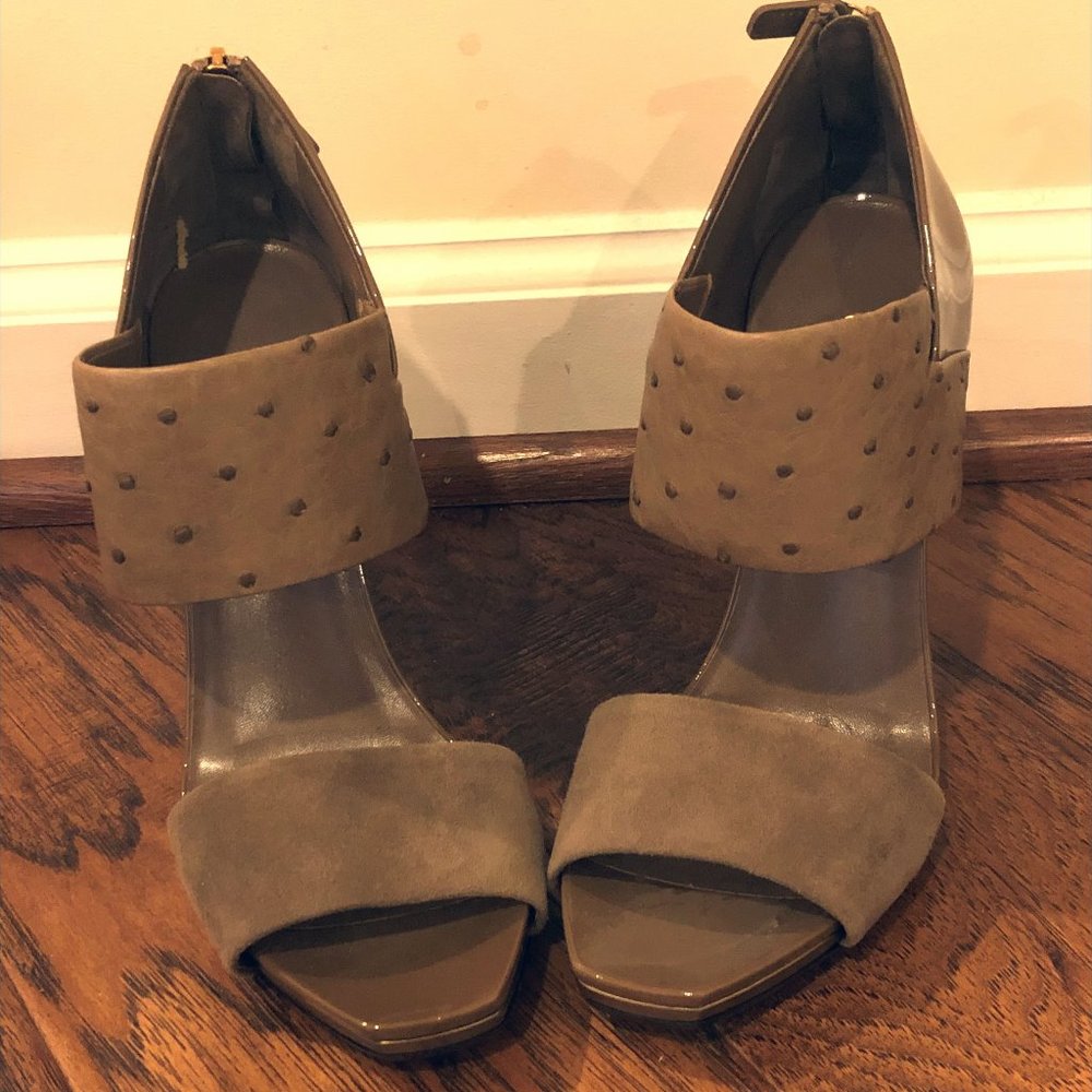 Never worn brown Gucci open toed